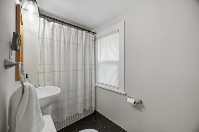 4921 Penn Avenue N, Minneapolis, MN 55430