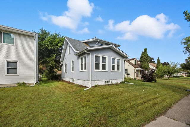 4921 Penn Avenue N, Minneapolis, MN 55430