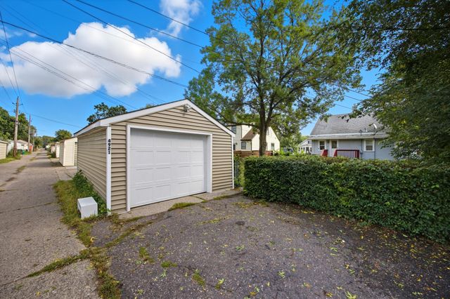 4921 Penn Avenue N, Minneapolis, MN 55430