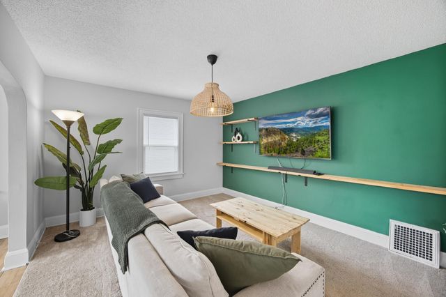 4921 Penn Avenue N, Minneapolis, MN 55430