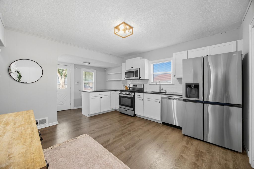 4921 Penn Avenue N, Minneapolis, MN 55430