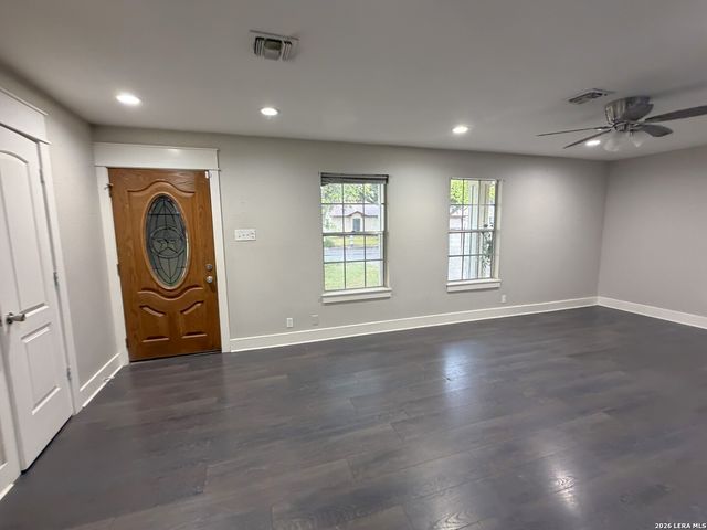 126 Kingsman St, Converse, TX 78109