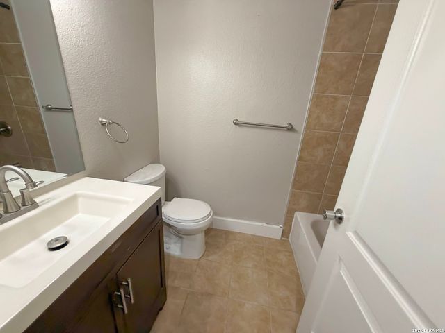 126 Kingsman St, Converse, TX 78109