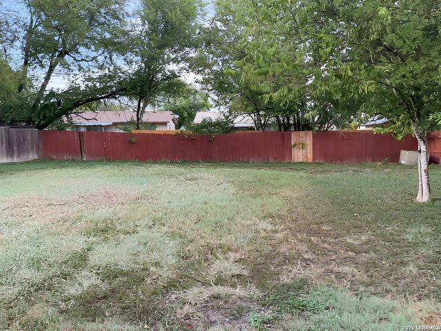 126 Kingsman St, Converse, TX 78109