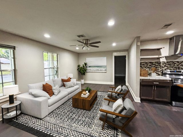 126 Kingsman St, Converse, TX 78109
