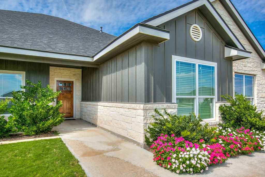 Image 2 of property listing at 4529 Old Stone Dr, San Angelo, TX 76904