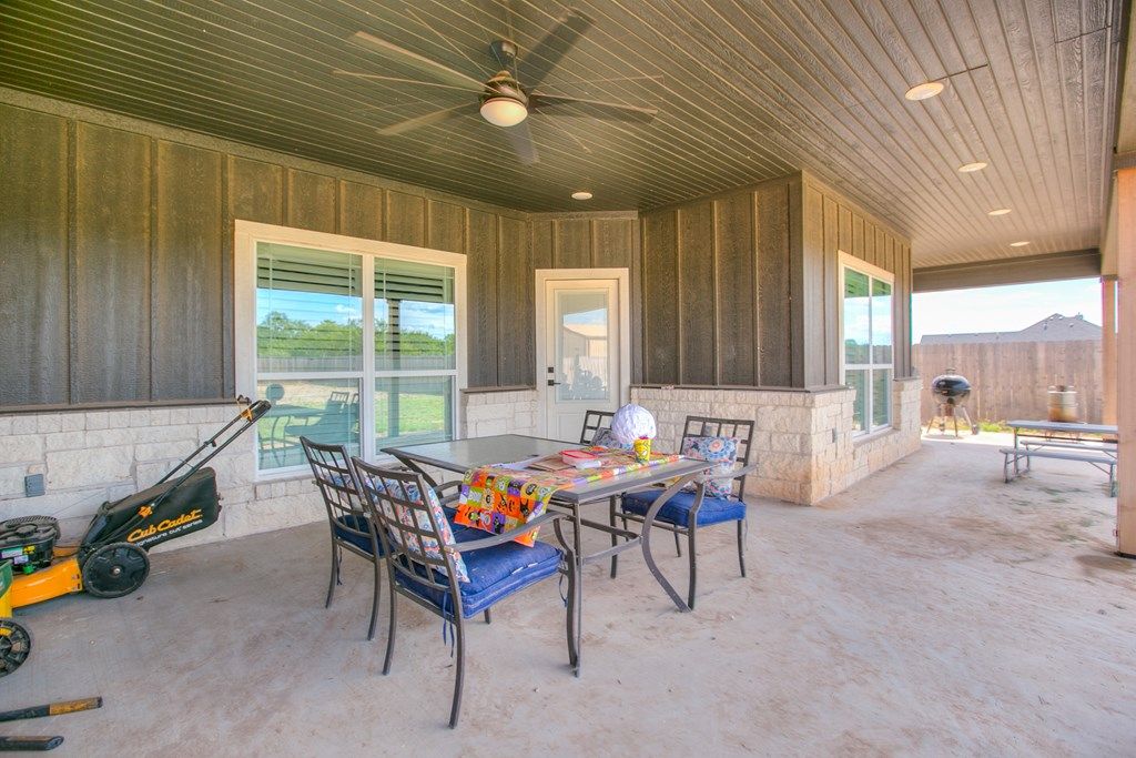 Image 38 of property listing at 4529 Old Stone Dr, San Angelo, TX 76904