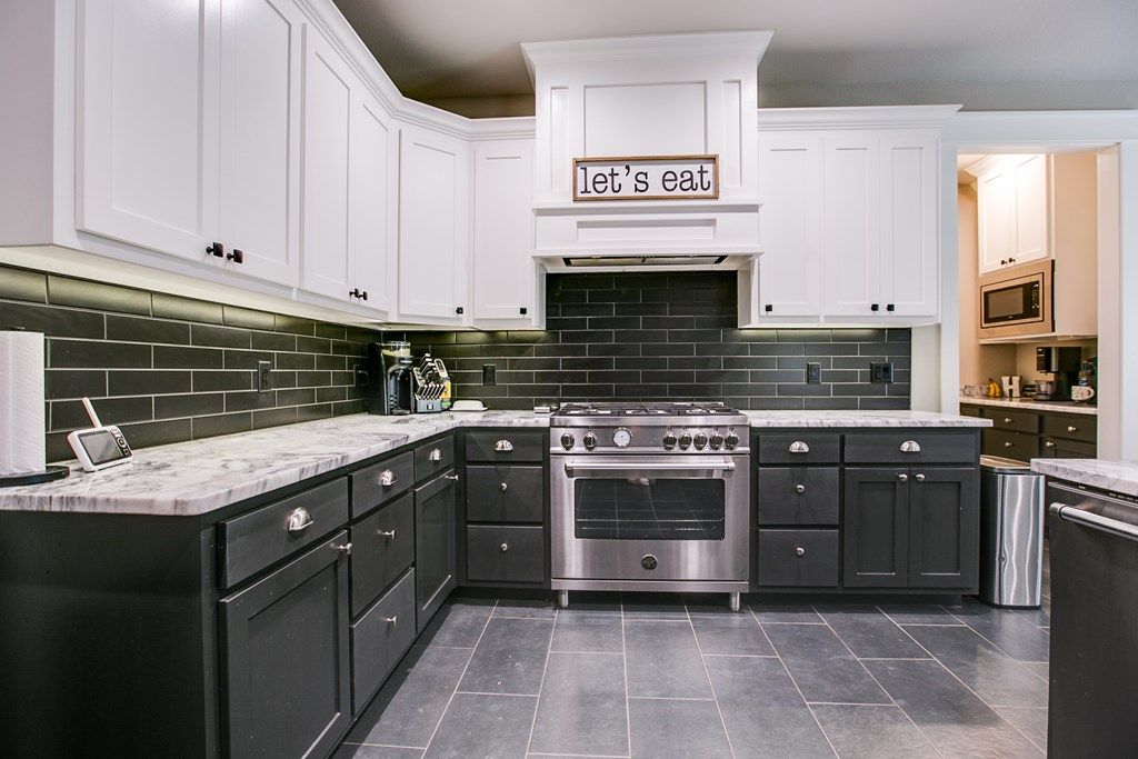 Image 9 of property listing at 4529 Old Stone Dr, San Angelo, TX 76904