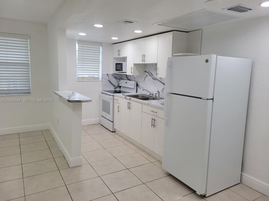 3901 SW 112th Avenue 50, Miami, FL 33165