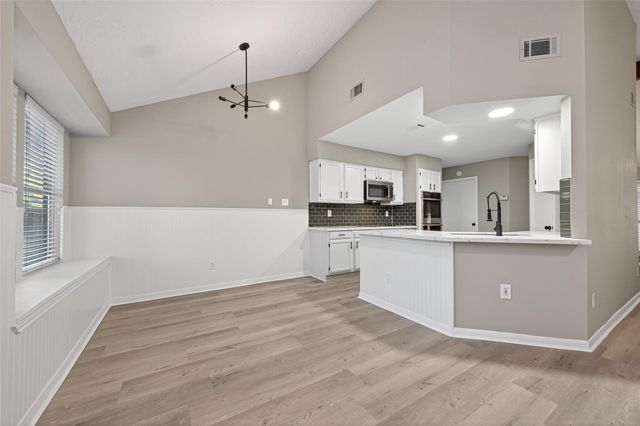 2802 Creek Manor Drive, Kingwood, TX 77339