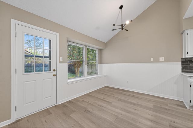 2802 Creek Manor Drive, Kingwood, TX 77339