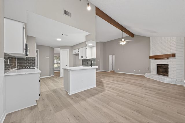 2802 Creek Manor Drive, Kingwood, TX 77339