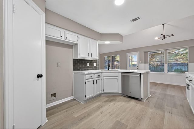 2802 Creek Manor Drive, Kingwood, TX 77339