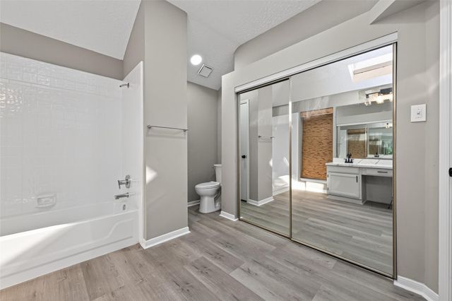 2802 Creek Manor Drive, Kingwood, TX 77339