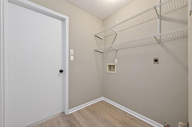 2802 Creek Manor Drive, Kingwood, TX 77339