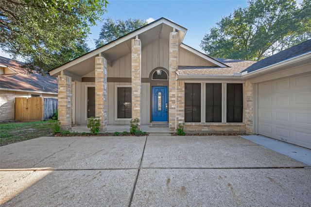 2802 Creek Manor Drive, Kingwood, TX 77339