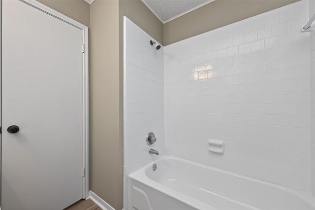 2802 Creek Manor Drive, Kingwood, TX 77339