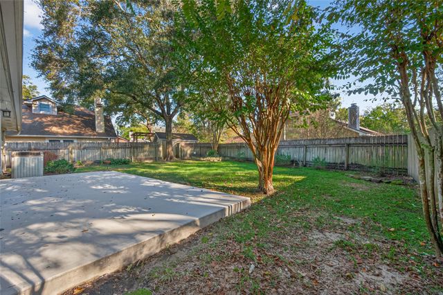 2802 Creek Manor Drive, Kingwood, TX 77339