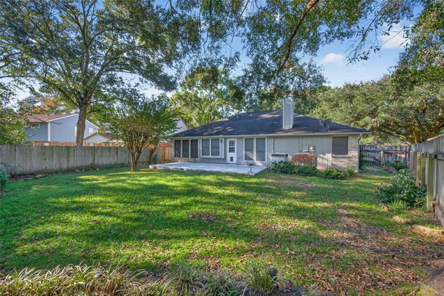 2802 Creek Manor Drive, Kingwood, TX 77339