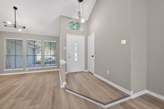 2802 Creek Manor Drive, Kingwood, TX 77339