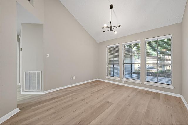 2802 Creek Manor Drive, Kingwood, TX 77339