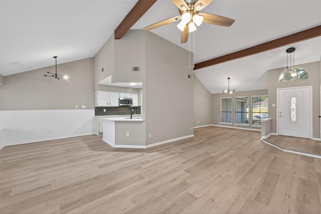 2802 Creek Manor Drive, Kingwood, TX 77339