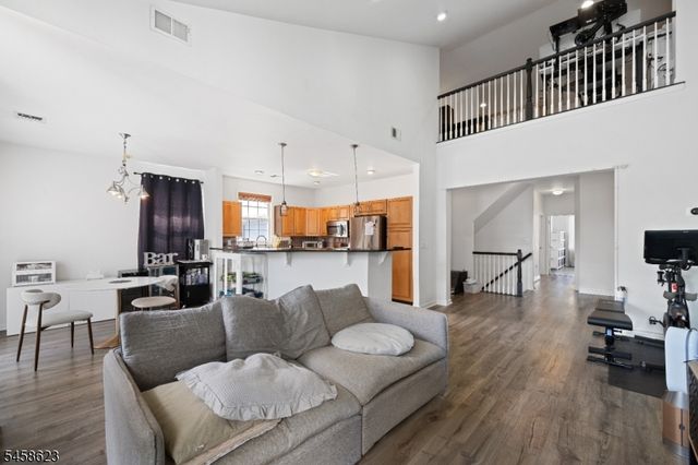 1 Barrister St, Clifton City, NJ 07013