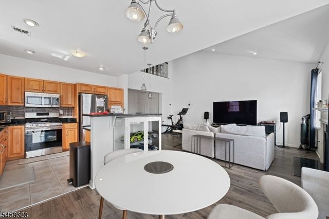 1 Barrister St, Clifton City, NJ 07013