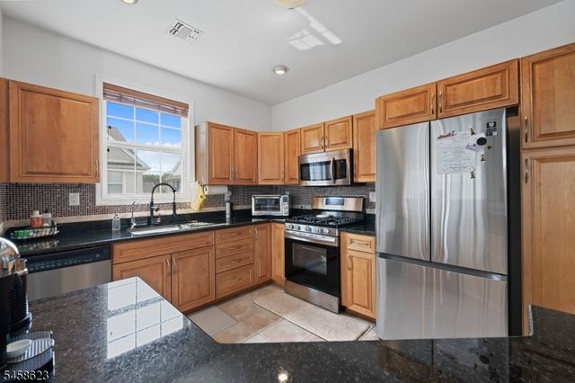 1 Barrister St, Clifton City, NJ 07013