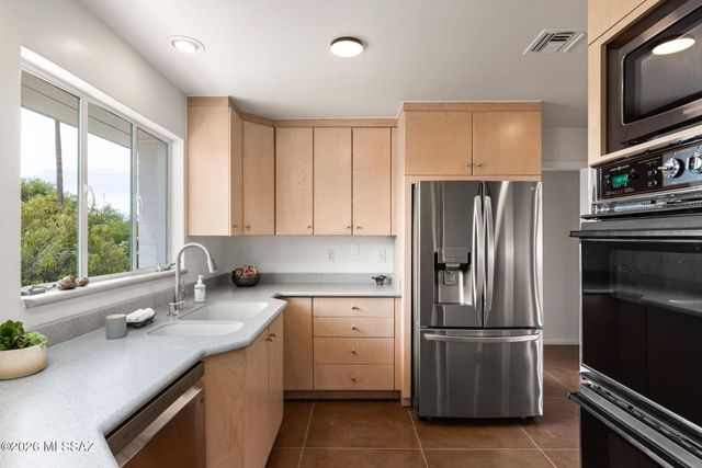 2103 E Waverly Street, Tucson, AZ 85719