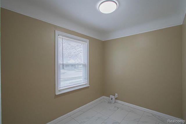 19644 Kenosha Street, Harper Woods, MI 48225