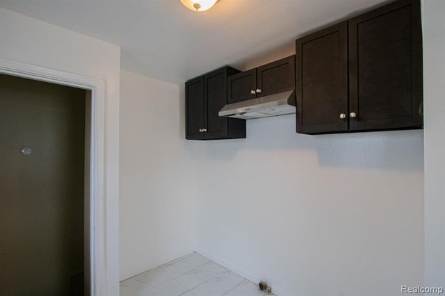 19644 Kenosha Street, Harper Woods, MI 48225