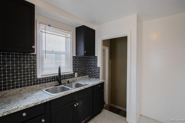 19644 Kenosha Street, Harper Woods, MI 48225