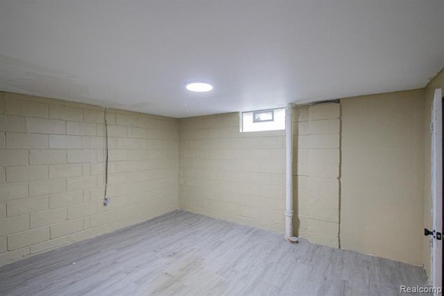 19644 Kenosha Street, Harper Woods, MI 48225