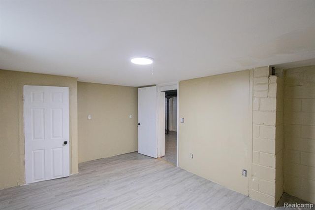 19644 Kenosha Street, Harper Woods, MI 48225