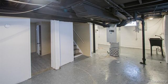 19644 Kenosha Street, Harper Woods, MI 48225