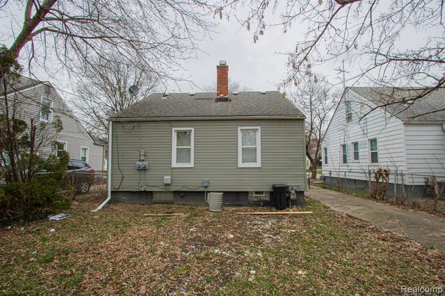 19644 Kenosha Street, Harper Woods, MI 48225