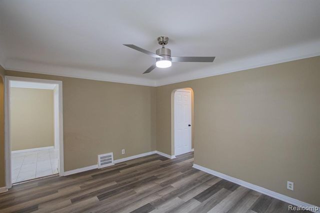 19644 Kenosha Street, Harper Woods, MI 48225