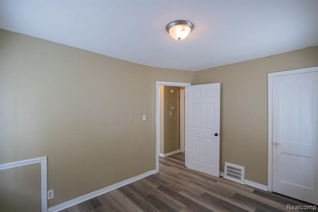 19644 Kenosha Street, Harper Woods, MI 48225