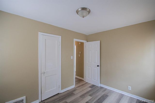 19644 Kenosha Street, Harper Woods, MI 48225