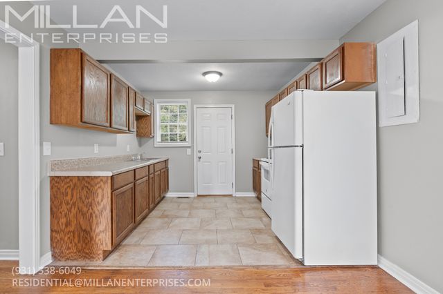 854 E Happy Hollow Dr, Clarksville, TN 37040