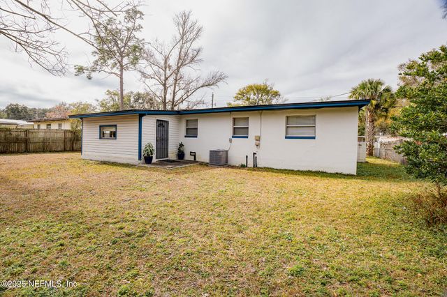 2115 FOURAKER Road, Jacksonville, FL 32210