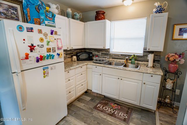 2115 FOURAKER Road, Jacksonville, FL 32210