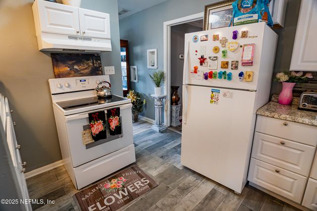 2115 FOURAKER Road, Jacksonville, FL 32210