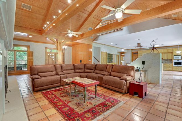 400 E BLANCO BEND RD, Wimberley, TX 78676