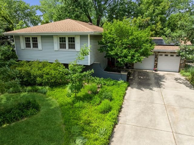 1320 Rosedale Lane, Hoffman Estates, IL 60169