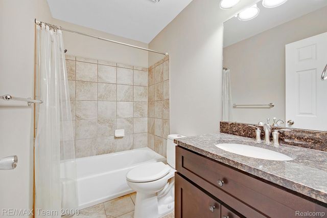 42461 LILLEY POINTE Drive, Canton Charter Township, MI 48187