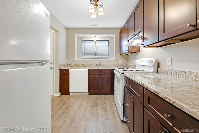 42461 LILLEY POINTE Drive, Canton Charter Township, MI 48187
