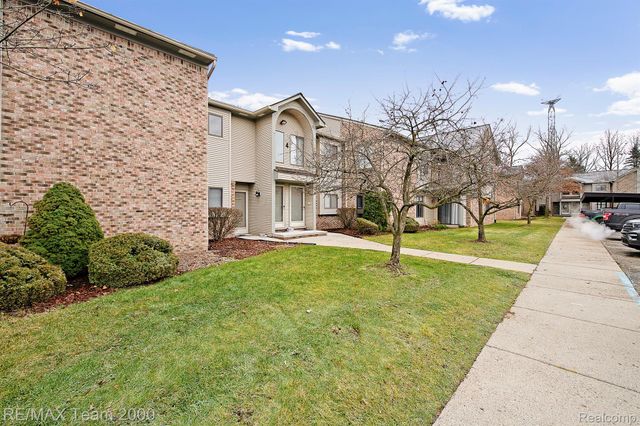 42461 LILLEY POINTE Drive, Canton Charter Township, MI 48187