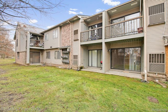 42461 LILLEY POINTE Drive, Canton Charter Township, MI 48187
